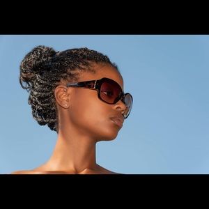 Meet your Posher, Teasia